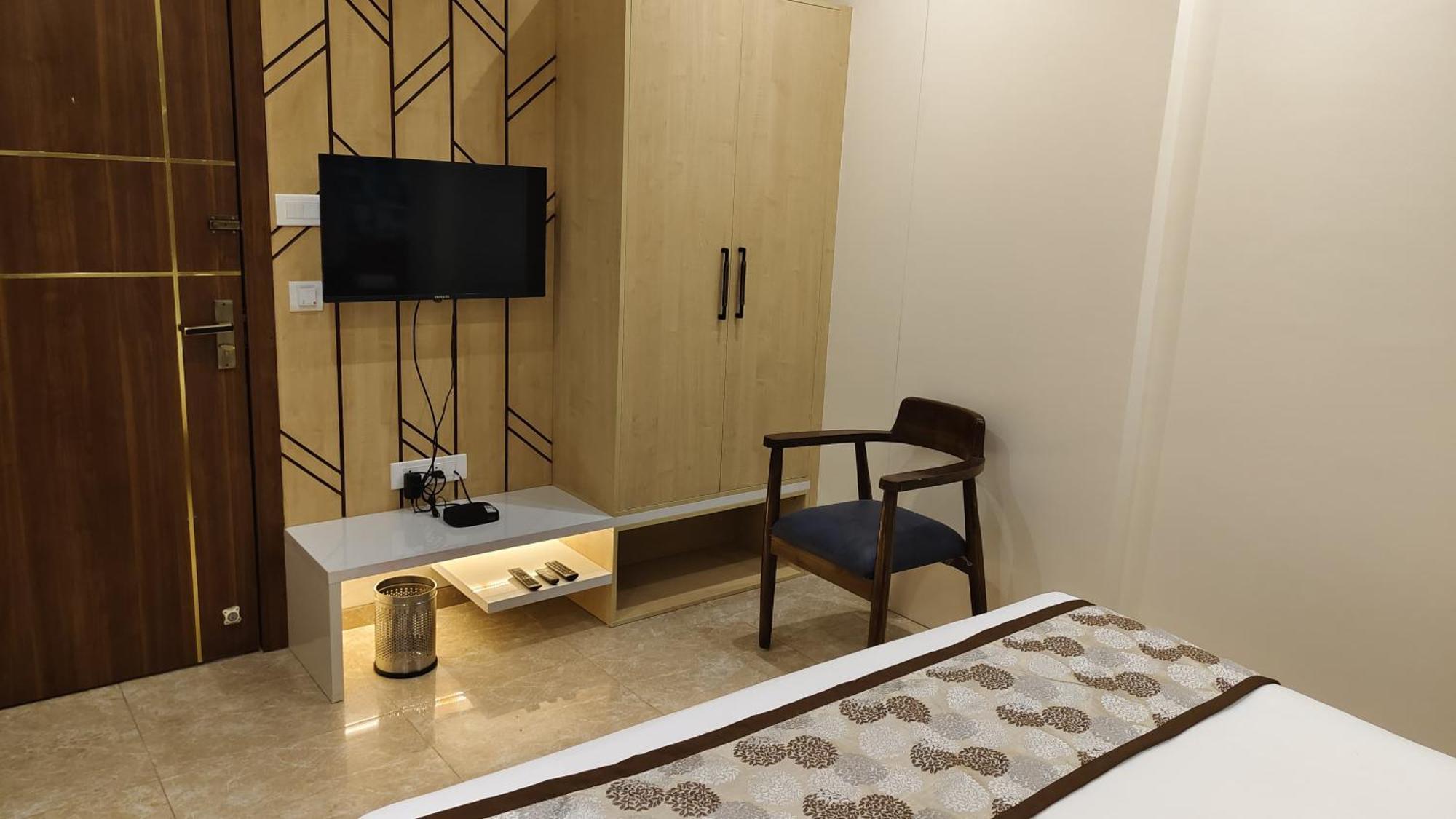 Hotel Suvarnam Residency Ахмеднагар Экстерьер фото