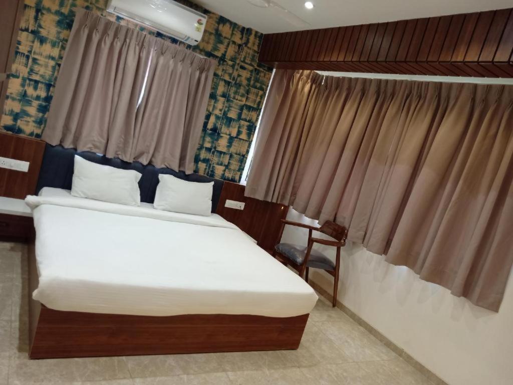 Hotel Suvarnam Residency Ахмеднагар Экстерьер фото